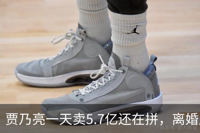 贾乃亮一天卖5.7亿还在拼，离婚后甜馨不跟他住，挣这么多钱到底补的是谁的缺